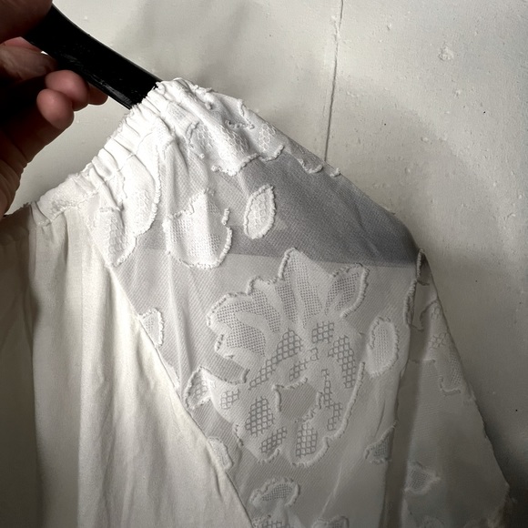 Market & Spruce Ezide mixed materials short sleeve top. Ivory 2x - Picture 4 of 8